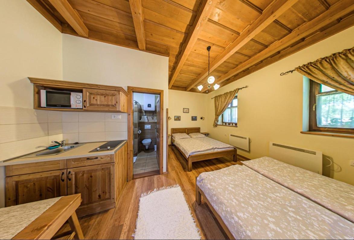 Toth Vendeghaz Es Apartmanhaz Ujfeherto Exterior photo