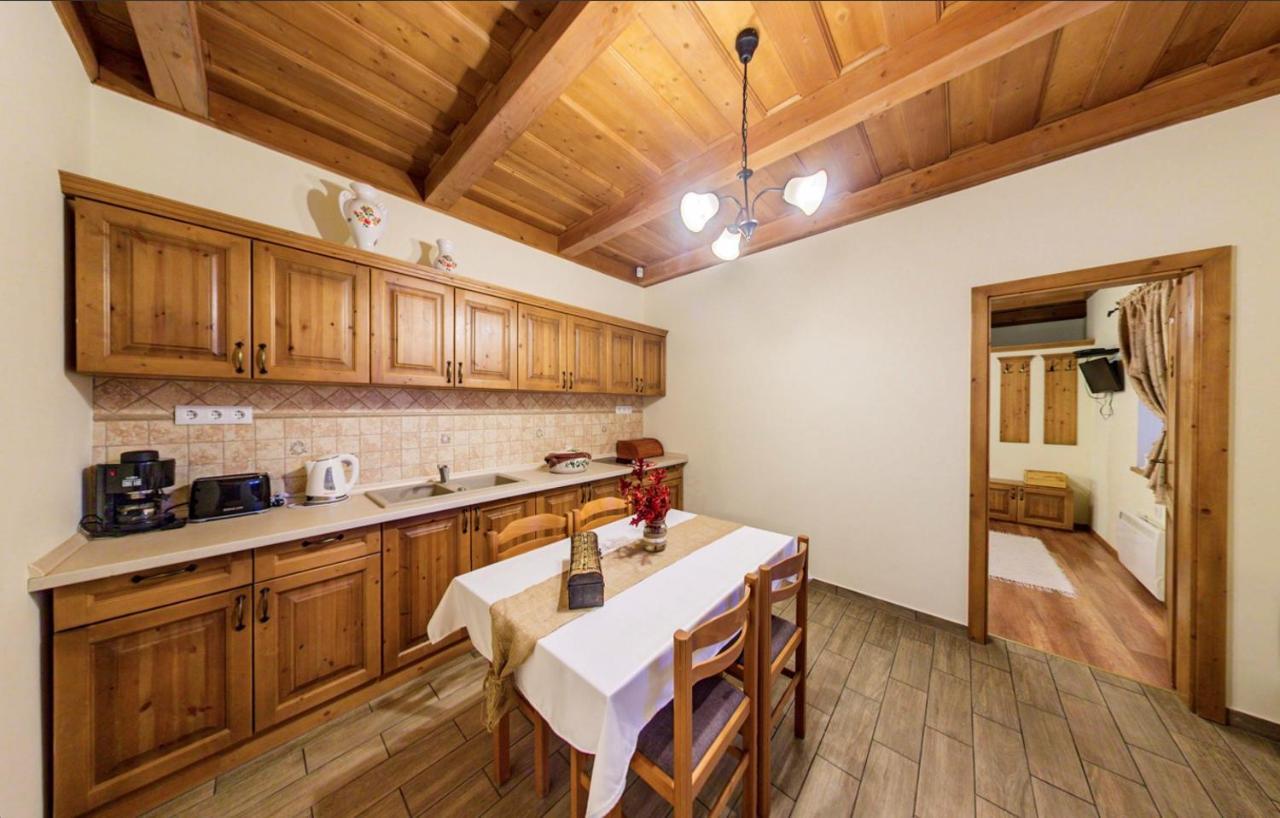 Toth Vendeghaz Es Apartmanhaz Ujfeherto Exterior photo
