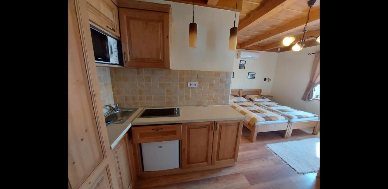 Toth Vendeghaz Es Apartmanhaz Ujfeherto Exterior photo