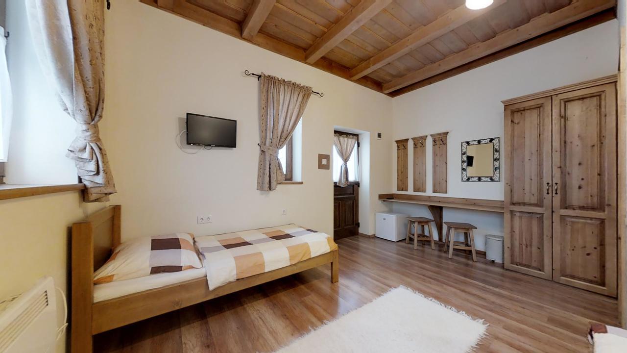 Toth Vendeghaz Es Apartmanhaz Ujfeherto Exterior photo