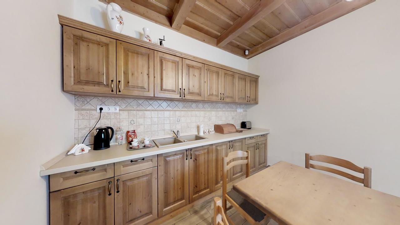 Toth Vendeghaz Es Apartmanhaz Ujfeherto Exterior photo