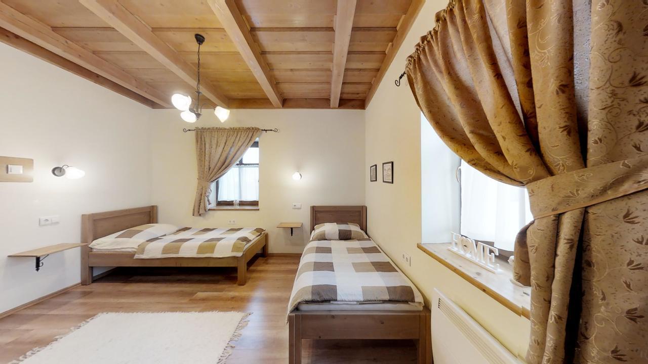 Toth Vendeghaz Es Apartmanhaz Ujfeherto Exterior photo