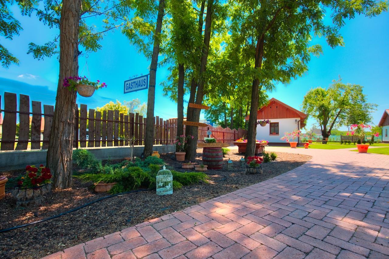 Toth Vendeghaz Es Apartmanhaz Ujfeherto Exterior photo